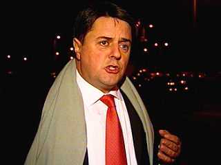 Protesters descend on BNP leader Anti-BNP protesters have stopped the party’s leader Nick Griffin from entering Euro election count in Manchester. Placard waving demonstrators surrounded a number of cars – one of which was thought...