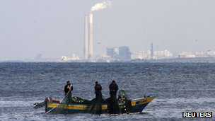 Israel boards protest boats taking medical aid to Gaza The Israeli navy has intercepted and boarded two boats which were trying to break the blockade of the Gaza Strip. The Canadian and Irish boats with 27 activists from the...