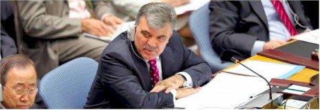 Abdullah Gül (M) schließt nicht aus, dass das türkische Volk eine EU-Mitgliedschaft am Ende des Betrittsprozesses ablehnen könnte. Foto: dpa Abdullah Gül (M) schließt nicht aus, dass das türkische Volk eine EU-Mitgliedschaft am Ende des Betrittsprozesses ablehnen könnte. Foto: dpa