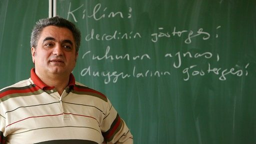 Stellenausschreibung für eine Lehrerin oder einen Lehrer für den Her- kunftssprachlichen Unterricht in türkischer Sprache