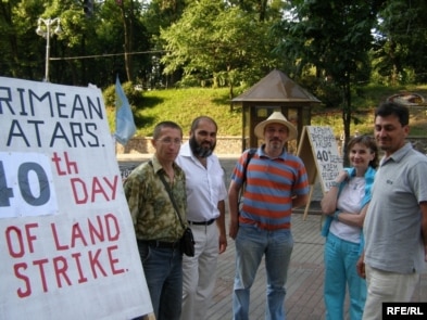 In Volatile Crimea, Tatars Bang The Drum For Land Return