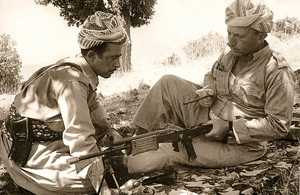 Southern commander Zvika Zamir teaching a Kurdish fighter how to assemble a Galil rifle (1969)
