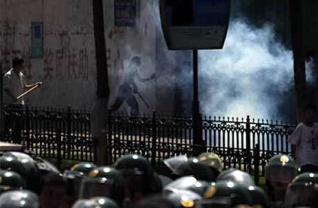 Chinese protestors have injured hundreds Uyghurs by syringes
