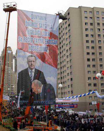 Shoe Flung at Turkish Prime Minister while Visiting Spain