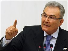 Turkish opposition leader quits over a tape