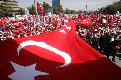 turkish flag demonstration