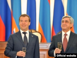 Armenia, Russia Sign Extended Defense Pact