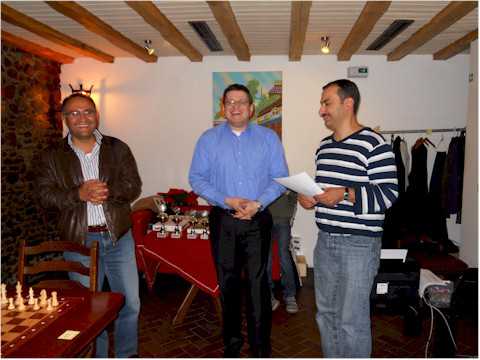 Familiar atmosphere of the Satranc Club Chairmen, before award ceremony (from left to right Abuzer Akpinar, Güven Manay, Izzet Yilmaz) Familiar atmosphere of the Satranc Club Chairmen, before award ceremony (from left to right Abuzer Akpinar, Güven Manay, Izzet Yilmaz)