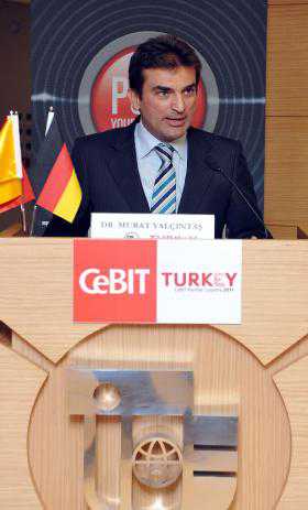 IN JAIL: Murat Yalçıntaş, president of the Istanbul Chamber of Commerce, is seen speaking in Istanbul in this file photo. Yalçıntaş remains under arrest after a bribery scandal. AA photo