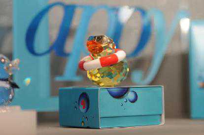 There are a wide range of products at the Swarovski store on Bağdat Avenue, including pens, jewelry and luxurious crystal glassware. There are a wide range of products at the Swarovski store on Bağdat Avenue, including pens, jewelry and luxurious crystal glassware.