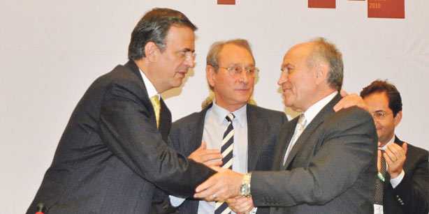 Kadir Topbaş (R) was elected president of the UCLG.