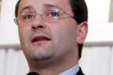 Scramble to limit political damage