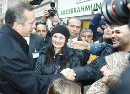 Turkish-Germans struggle with dilemma of double identity