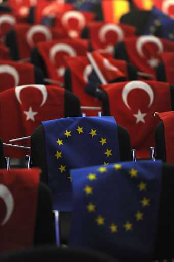 Chairs are decorated with European, Turkish and  German flags for a Turkish cultural event in Duesseldorf, western  Germany  ©BELGA/AFP