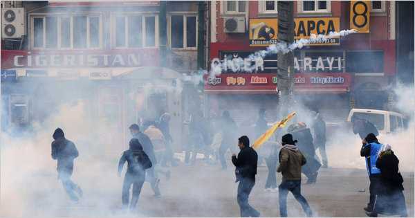 Kurdish demonstrators clashed with the police in Istanbul this week during a protest against political restrictions on Kurdish parliamentary candidates. 