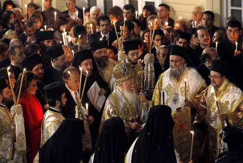 The building of the Bulgarian Iron Church in Istanbul was filled with people wishing to attend the Easter Mass Saturday into Sunday. Photo by BGNES
