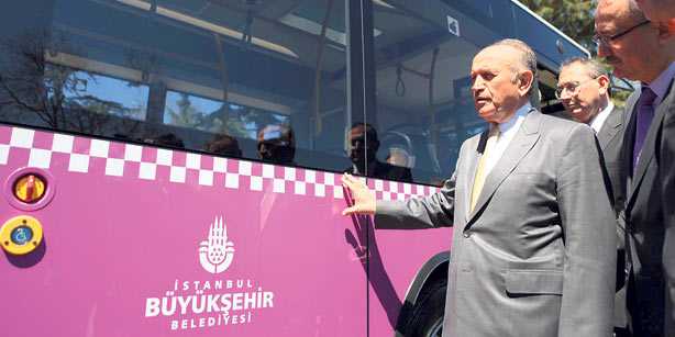 erguvan İstanbul Mayor Kadir Topbaş introduced 70 new lilac-colored buses at a ceremony on Saturday.