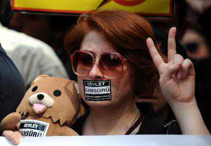 member-of-the-european-parliament-asks-european-commission-to-take-action-against-the-internet-ban-in-turkey-2011-05-24_l 'An uncensored, free Internet is essential for a free and open society,' Schaake said. AA photo