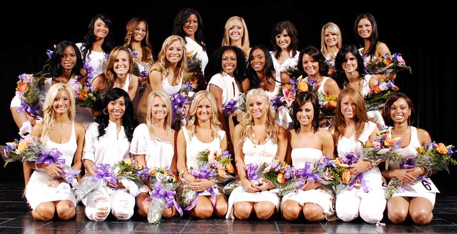 Hornets Cheerleaders in Istanbul