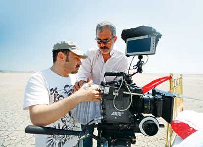 a-film-made-with-help-from-blind-director-2011-06-27_l