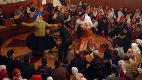 Turkey election: AKP courts the Alevi minority vote