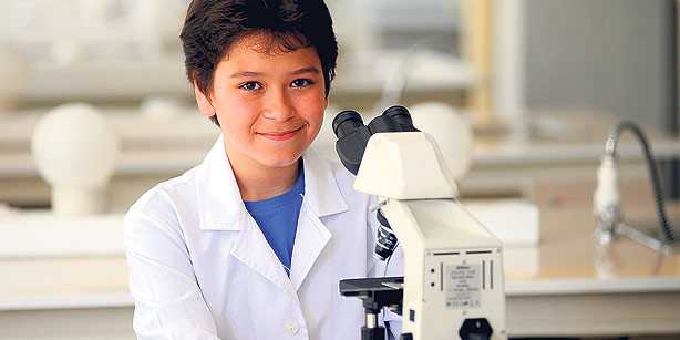 Fourteen-year-old Barış studies genetics at the Children’s University after completing high school in a short period of time. 
