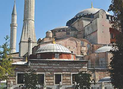 Istanbul’s tourism to earn $10.2 billion