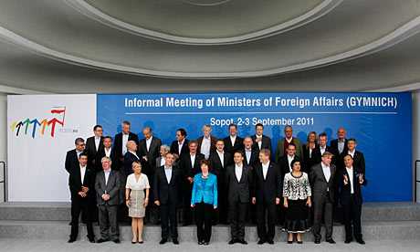 EU bans imports of Syrian oil