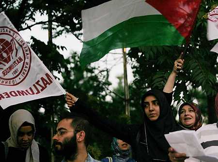 Pro-Islamic Turks stage a protest to show their solidarity with Palestinians and to protest against Israel on the "Jerusalem Day" outside the Israeli embassy residence in Ankara on August 26, 2011. (Photo: Adem Altan / AFP / Getty Images)