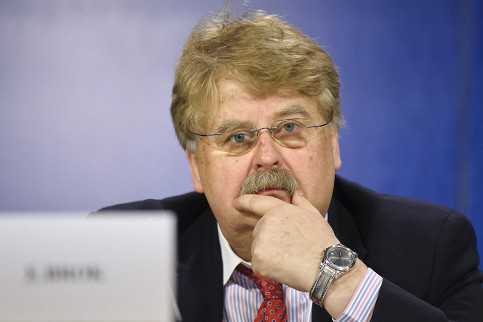 German MEP Elmar Brok has condemned Turkey's warnings and threats against EU member Cyprus.