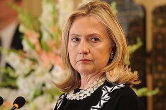 Clinton renews US offer to help Turkey after quake