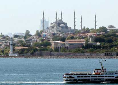 İstanbul as seen by Turkish, French photojournalists
