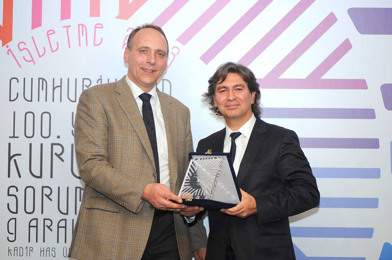 Renault Turkey Receives Recognition Award From CSR Turkey