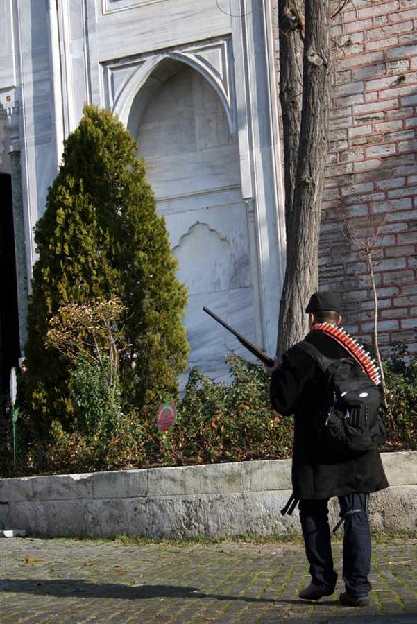 Gunman wounds 2 at Istanbul’s Topkapi Palace