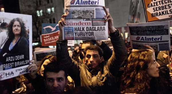 Turkey’s Glow Dims as Government Limits Free Speech