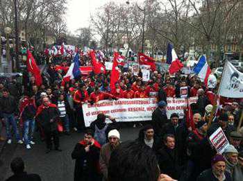 Thousands of Turks gather in Paris to protest genocide bill
