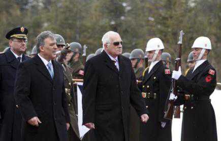 Český prezident Václav Klaus na návštěvě Ankary, vlevo je jeho turecký protějšek Abdullah Gül.