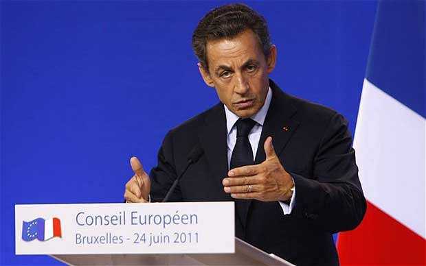 Sarkozy accused of using ‘extras’ to pose as supporters