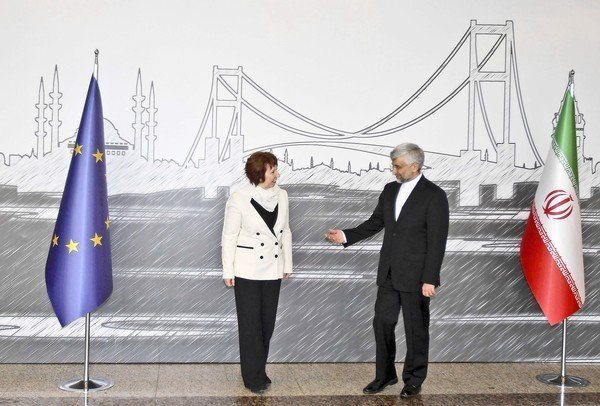 EU foreign policy chief Catherine Ashton and Iranian negotiator Saeed Jalili pose for cameras before their meeting in Istanbul, Turkey. (Tolga Adanali, Pool Photo / April 14, 2012) 