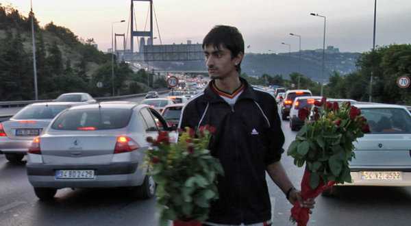 ‘Koprudekiler’ (‘Men on the Bridge’), a Drama Set in Istanbul