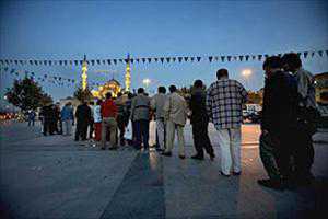 Non-Muslim Turks Share Ramadan Spirits