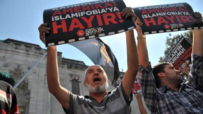 Turks hold demo in Istanbul to condemn anti-Islam movie
