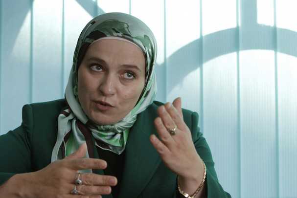 Bosnians elect their first hijab-wearing mayor
