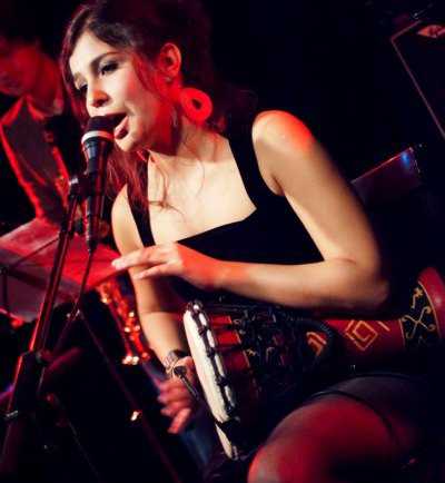 Yağmur yağar taş üstüne – Özlem Bulut live performance – YouTube