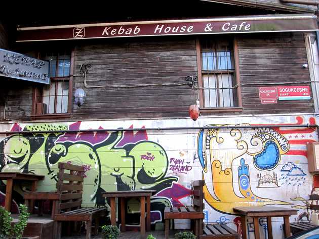 Street-Art-Istanbul-11