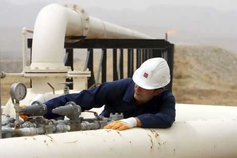 Turkey builds closer oil links with Kurds, angering US