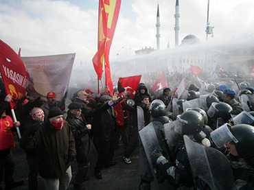 Hundreds of protesters clash with police in Turkey amid mass trial