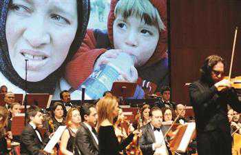 Istanbul Symphony Orchestra plays to draw attention to Syria