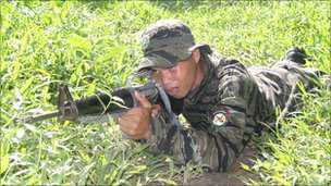 Philippines and MILF rebels in wealth-sharing deal