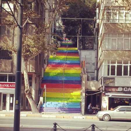 istanbul-instagram-rainbow-steps-handbagcom